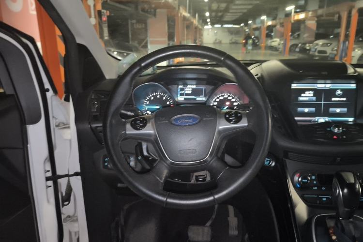 Used Ford Kuga 2015 2.0L GTDi Four-Wheel-Drive Sport Model Steering Wheel