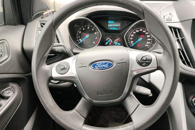 Used Ford Kuga 2015 1.5L GTDi Two-Wheel-Drive Comfort Model Steering Wheel