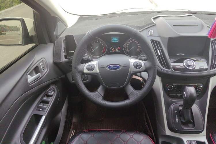 Used Ford Kuga 2015 1.5L GTDi Two-Wheel-Drive Comfort Model Steering Wheel