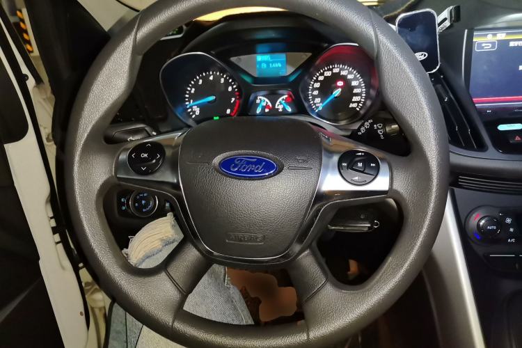 Used Ford Kuga 2015 1.5L GTDi Two-Wheel-Drive Comfort Model Steering Wheel