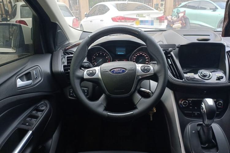 Used Ford Kuga 2015 1.5L GTDi Two-Wheel-Drive Comfort Model Steering Wheel