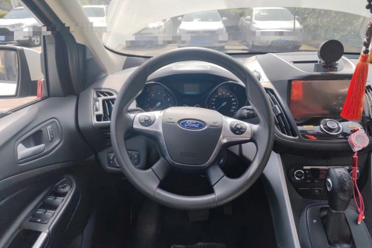 Used Ford Kuga 2015 1.5L GTDi Two-Wheel-Drive Comfort Model Steering Wheel