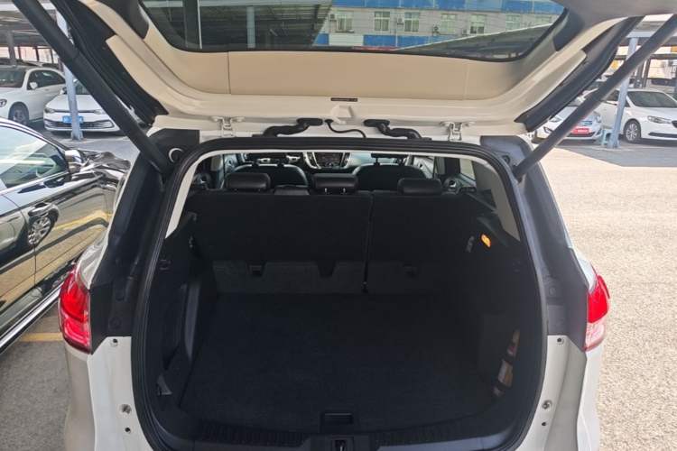 Used Ford Kuga 2015 2.0L GTDi Four-Wheel Drive Prestige Model Trunk