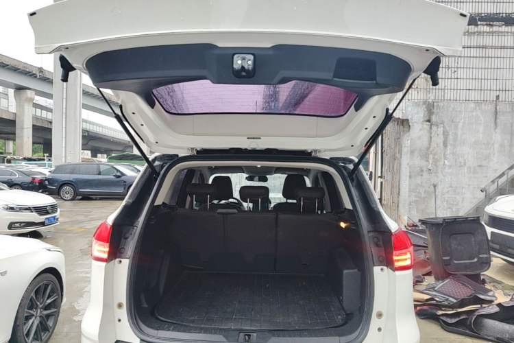 Used Ford Kuga 2015 1.5L GTDi Two-Wheel-Drive Comfort Model Trunk