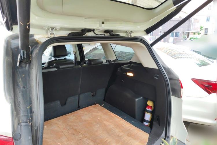 Used Ford Kuga 2015 2.0L GTDi Four-Wheel-Drive Sport Model Trunk