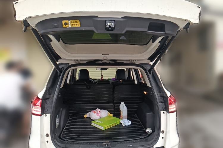 Used Ford Kuga 2015 2.0L GTDi Four-Wheel-Drive Sport Model Trunk