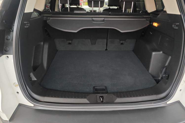 Used Ford Kuga 2015 2.0L GTDi Four-Wheel-Drive Sport Model Trunk