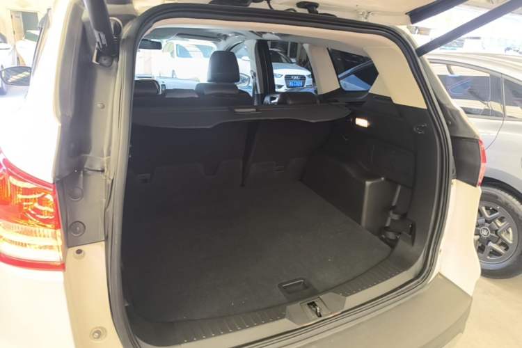 Used Ford Kuga 2015 2.0L GTDi Four-Wheel-Drive Sport Model Trunk