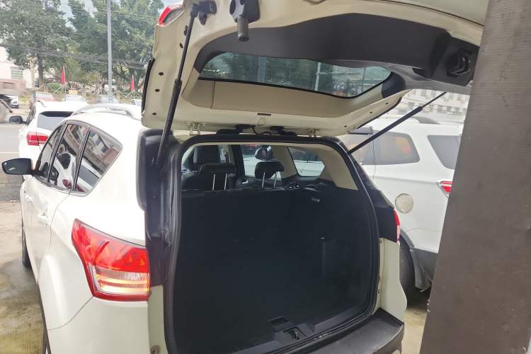 Used Ford Kuga 2015 1.5L GTDi Two-Wheel Drive Fashion Edition Trunk