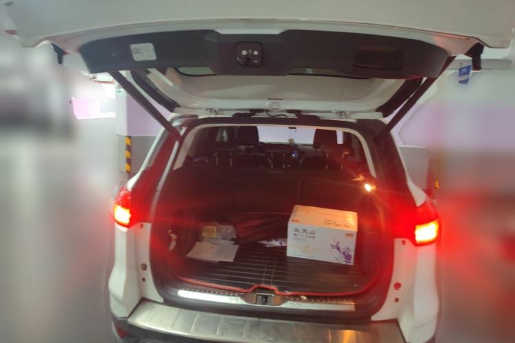 Used Ford Kuga 2015 2.0L GTDi Four-Wheel-Drive Sport Model Trunk