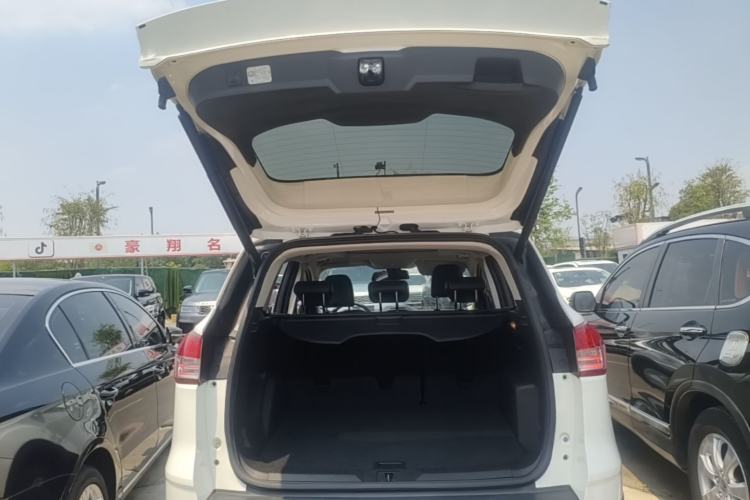 Used Ford Kuga 2015 2.0L GTDi Four-Wheel-Drive Sport Model Trunk