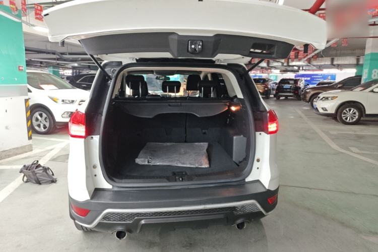Used Ford Kuga 2015 1.5L GTDi Two-Wheel-Drive Comfort Model Trunk
