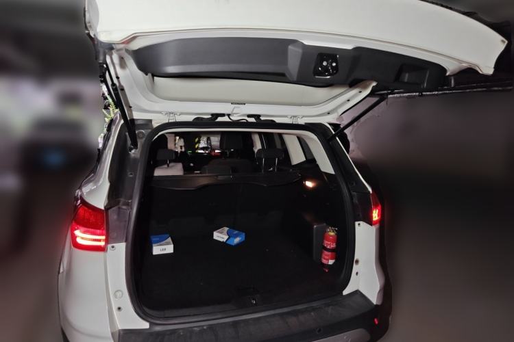 Used Ford Kuga 2015 1.5L GTDi Two-Wheel-Drive Comfort Model Trunk