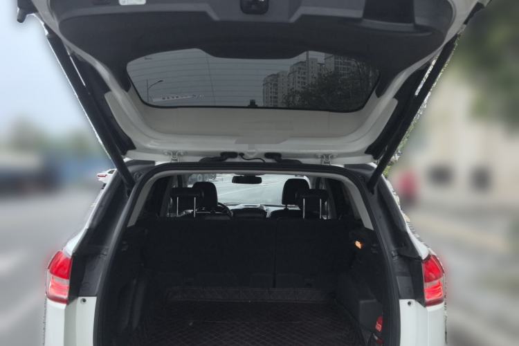 Used Ford Kuga 2015 2.0L GTDi Four-Wheel-Drive Sport Model Trunk