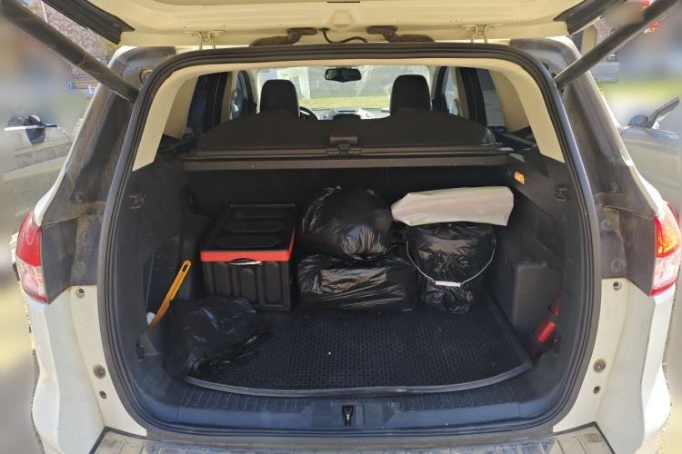 Used Ford Kuga 2015 2.0L GTDi Four-Wheel-Drive Sport Model Trunk