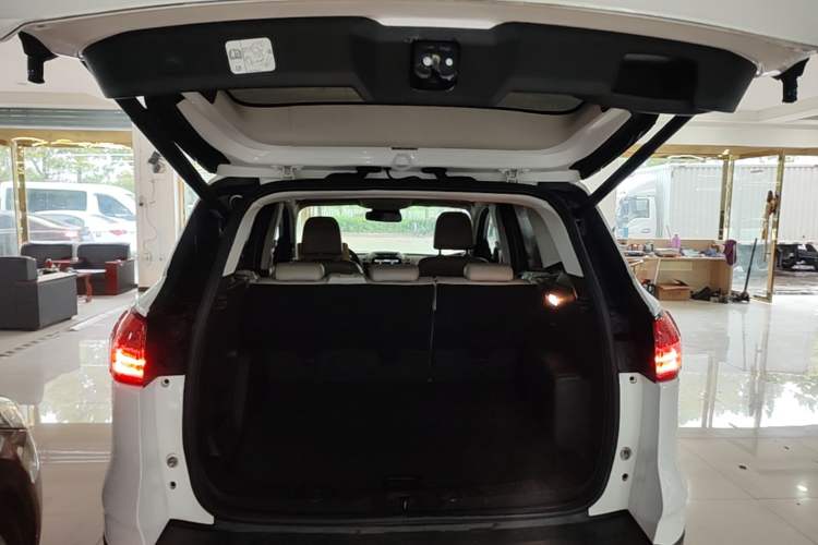 Used Ford Kuga 2015 2.0L GTDi Four-Wheel Drive Prestige Model Trunk