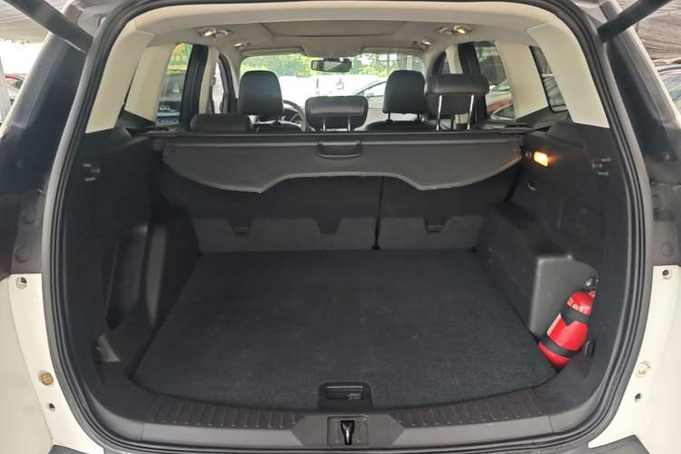 Used Ford Kuga 2015 2.0L GTDi Four-Wheel-Drive Sport Model Trunk
