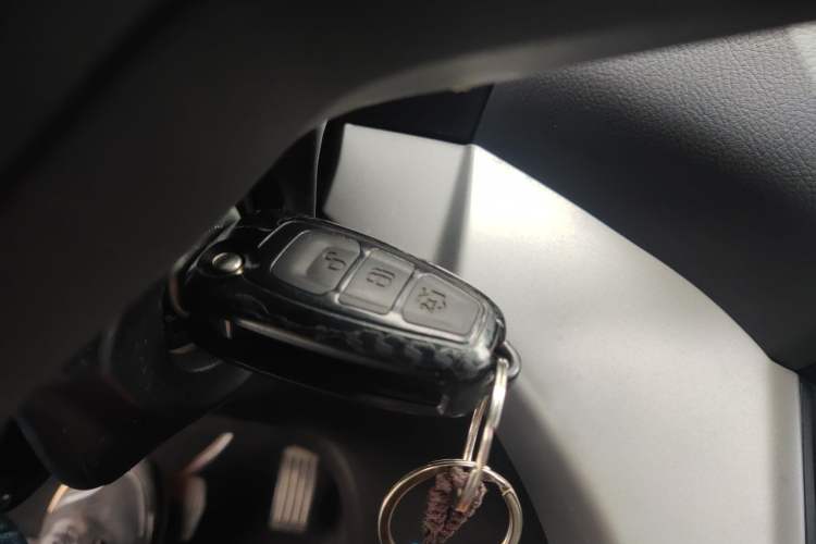 Used Ford Kuga 2015 1.5L GTDi Two-Wheel Drive Fashion Edition Vehicle Key
