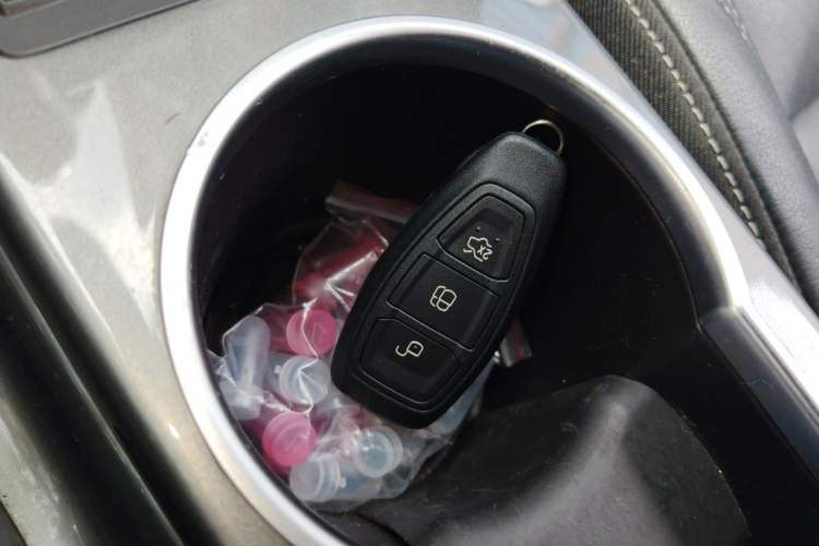 Used Ford Kuga 2015 1.5L GTDi Four-Wheel-Drive Elite Model Vehicle Key