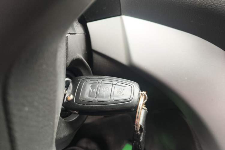 Used Ford Kuga 2015 1.5L GTDi Two-Wheel-Drive Comfort Model Vehicle Key