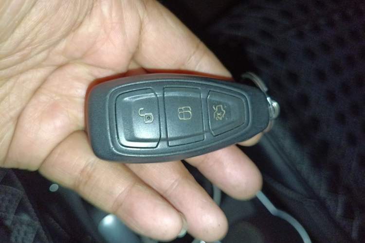 Used Ford Kuga 2015 2.0L GTDi Four-Wheel-Drive Sport Model Vehicle Key