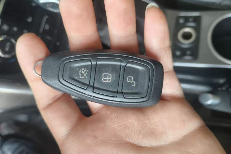 Used Ford Kuga 2015 1.5L GTDi Four-Wheel-Drive Elite Model Vehicle Key