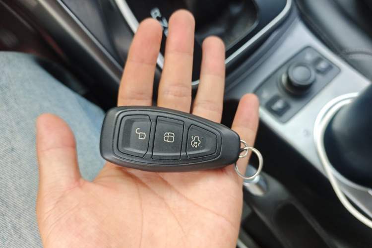 Used Ford Kuga 2015 1.5L GTDi Four-Wheel-Drive Elite Model Vehicle Key