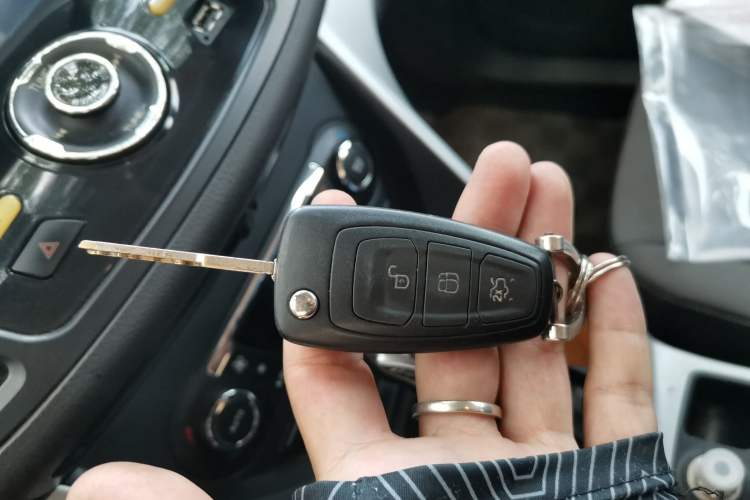 Used Ford Kuga 2015 1.5L GTDi Two-Wheel-Drive Comfort Model Vehicle Key