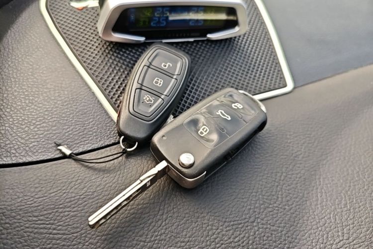 Used Ford Kuga 2015 1.5L GTDi Four-Wheel-Drive Elite Model Vehicle Key