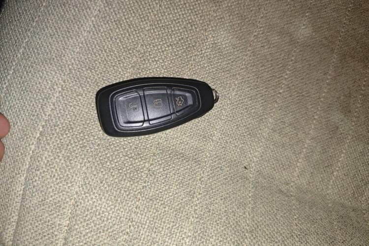 Used Ford Kuga 2015 1.5L GTDi Four-Wheel-Drive Elite Model Vehicle Key