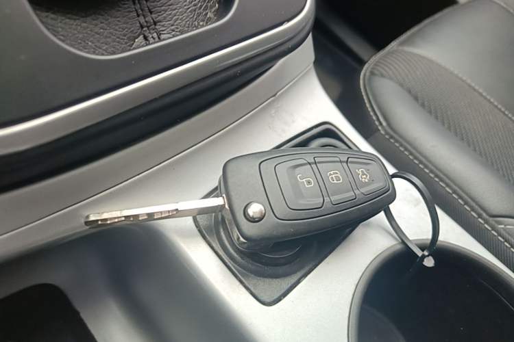 Used Ford Kuga 2015 1.5L GTDi Two-Wheel Drive Fashion Edition Vehicle Key