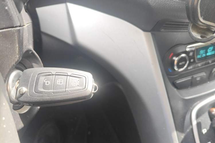 Used Ford Kuga 2015 1.5L GTDi Two-Wheel Drive Fashion Edition Vehicle Key