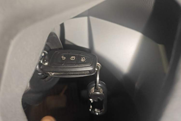 Used Ford Kuga 2015 1.5L GTDi Two-Wheel-Drive Comfort Model Vehicle Key