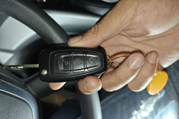 Used Ford Kuga 2015 1.5L GTDi Two-Wheel-Drive Comfort Model Vehicle Key