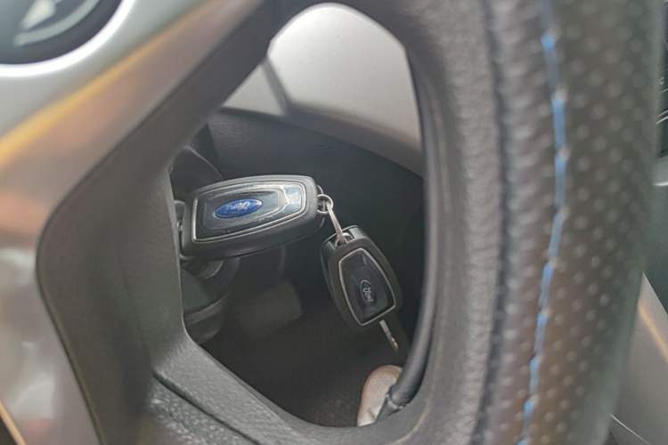 Used Ford Kuga 2015 1.5L GTDi Two-Wheel-Drive Comfort Model Vehicle Key
