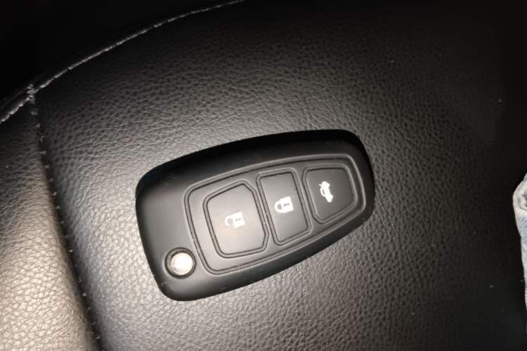 Used Ford Kuga 2015 1.5L GTDi Two-Wheel-Drive Comfort Model Vehicle Key