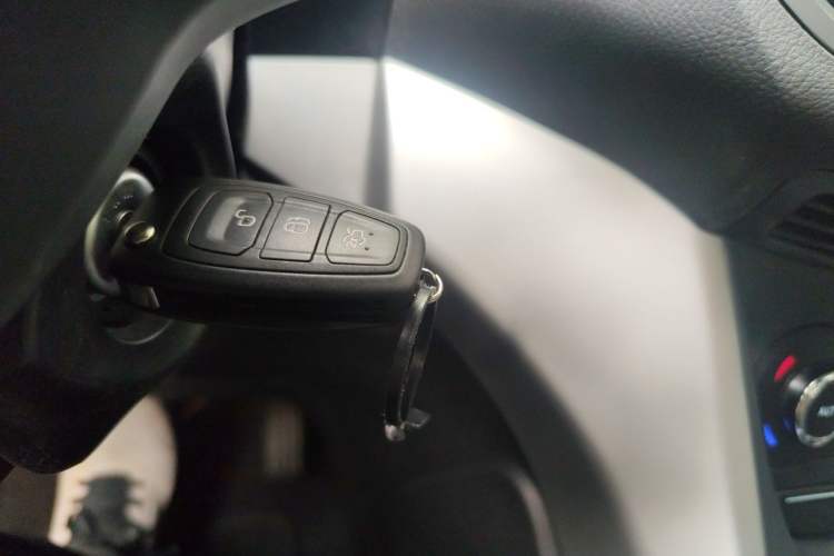 Used Ford Kuga 2015 1.5L GTDi Two-Wheel Drive Fashion Edition Vehicle Key