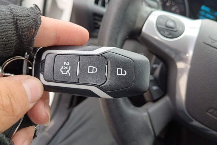 Used Ford Kuga 2015 1.5L GTDi Two-Wheel Drive Fashion Edition Vehicle Key