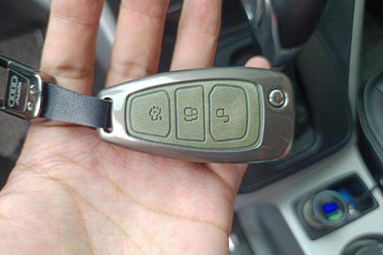 Used Ford Kuga 2015 1.5L GTDi Two-Wheel-Drive Comfort Model Vehicle Key