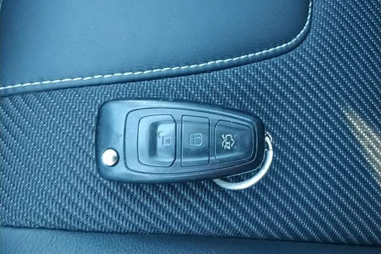 Used Ford Kuga 2015 1.5L GTDi Two-Wheel Drive Fashion Edition Vehicle Key