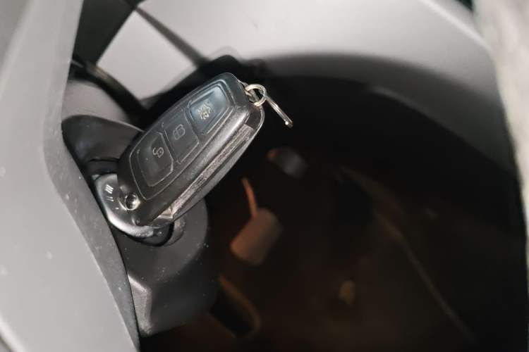Used Ford Kuga 2015 1.5L GTDi Two-Wheel Drive Fashion Edition Vehicle Key
