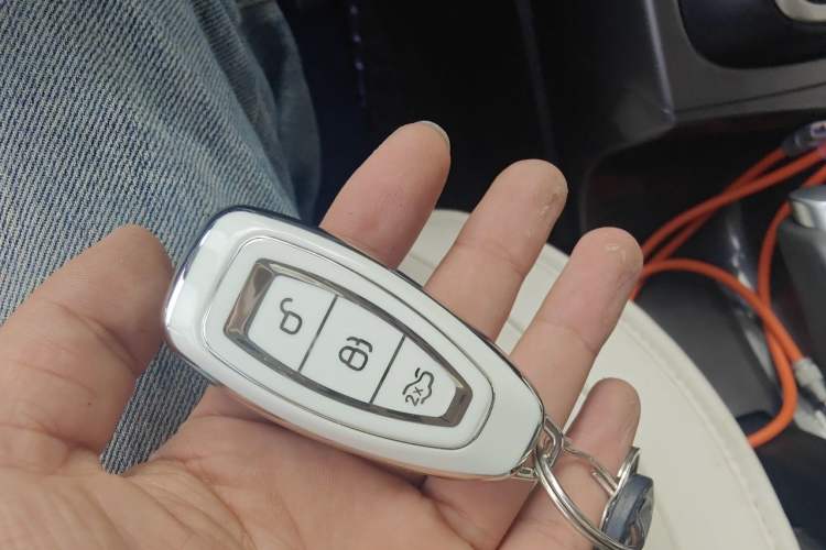 Used Ford Kuga 2015 1.5L GTDi Four-Wheel-Drive Elite Model Vehicle Key