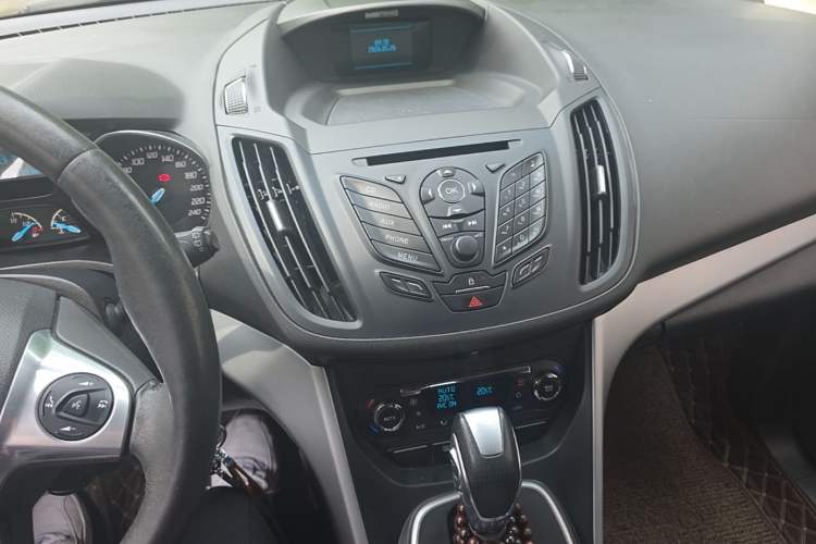 Used Ford Kuga 2015 1.5L GTDi Two-Wheel Drive Fashion Edition Audio And AC Panel