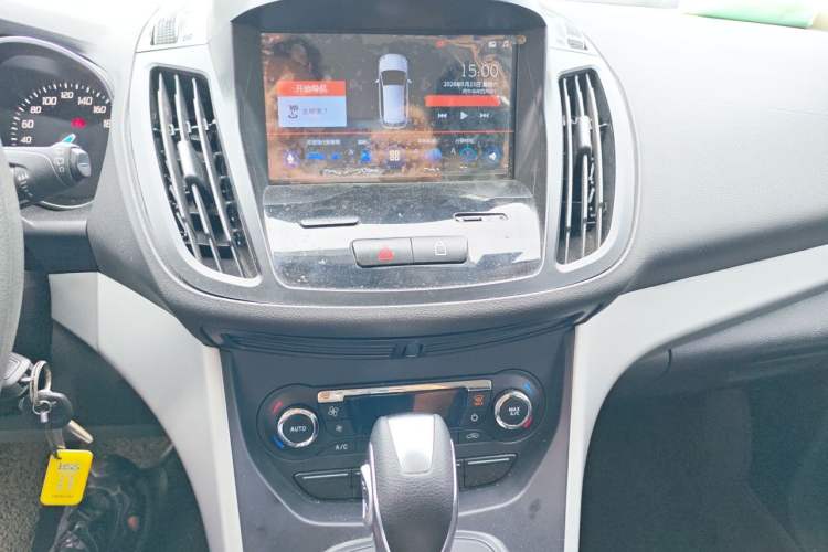 Used Ford Kuga 2015 1.5L GTDi Two-Wheel-Drive Comfort Model Audio And AC Panel