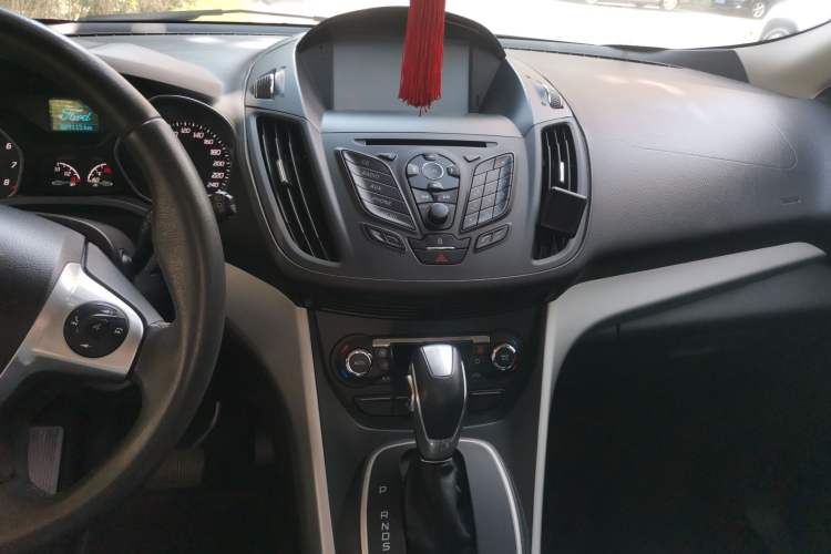 Used Ford Kuga 2015 1.5L GTDi Two-Wheel Drive Fashion Edition Audio And AC Panel