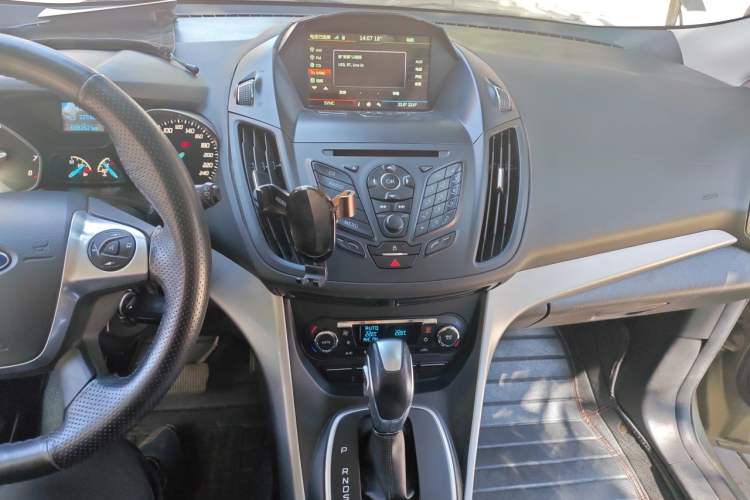 Used Ford Kuga 2015 1.5L GTDi Two-Wheel Drive Fashion Edition Audio And AC Panel