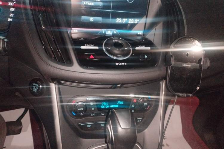Used Ford Kuga 2015 2.0L GTDi Four-Wheel Drive Prestige Model Audio And AC Panel