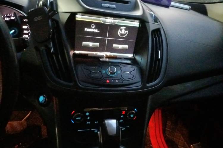 Used Ford Kuga 2015 1.5L GTDi Four-Wheel-Drive Elite Model Audio And AC Panel