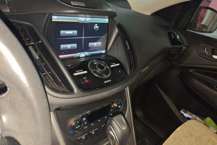 Used Ford Kuga 2015 2.0L GTDi Four-Wheel Drive Prestige Model Audio And AC Panel