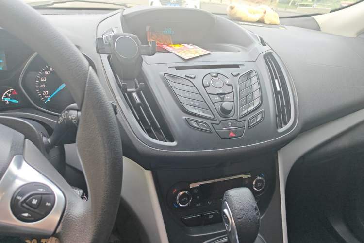 Used Ford Kuga 2015 1.5L GTDi Two-Wheel-Drive Comfort Model Audio And AC Panel